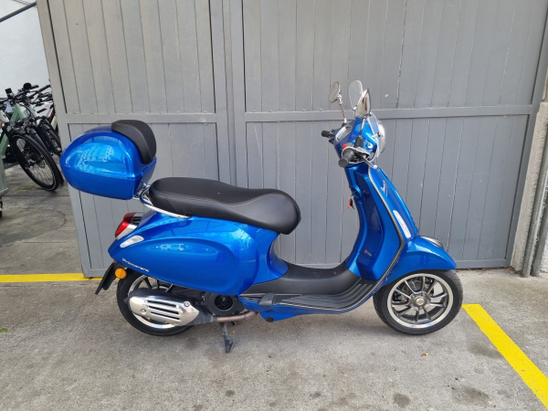 Motos